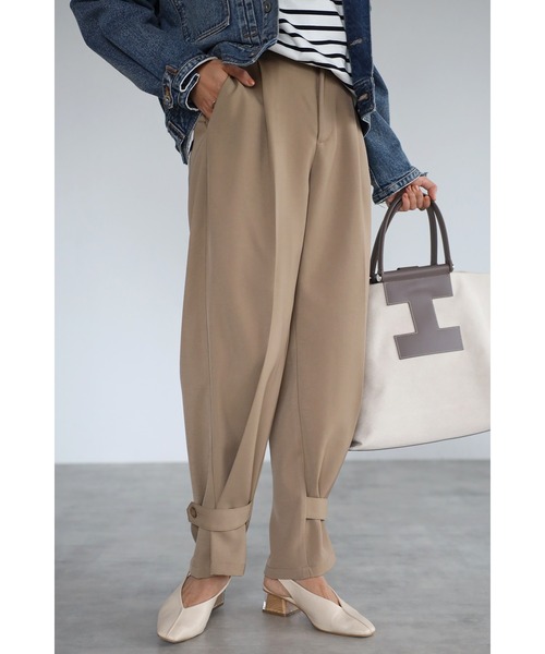 Bonjour Sagan(ボンジュールサガン)の「アンクルベルトスラックス(その他パンツ・レディース・ベージュ/ブラック・MEDIUM/LARGE)」の4枚目の写真