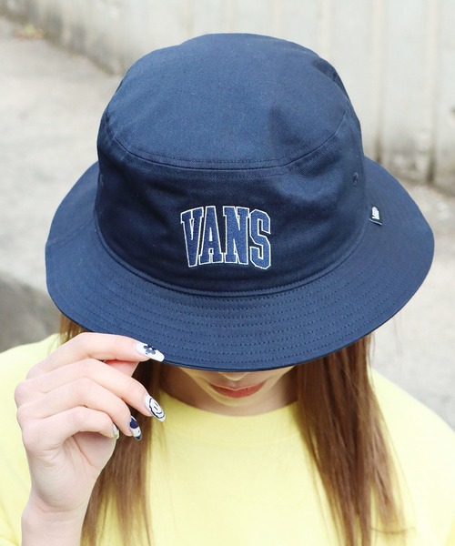 VANS（バンズ）の「VANS/ヴァンズ M VANS Logo HAT バケットハット バケハ カレッジロゴ（ハット・メンズ・ホワイト/ネイビー・FREE）」の15枚目の写真