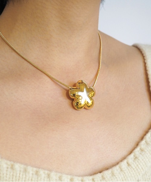 Casselini（キャセリーニ）の「Casselini(キャセリーニ)フラワーネックレス（ネックレス・レディース・シルバー/ゴールド・FREE）」の6枚目の写真