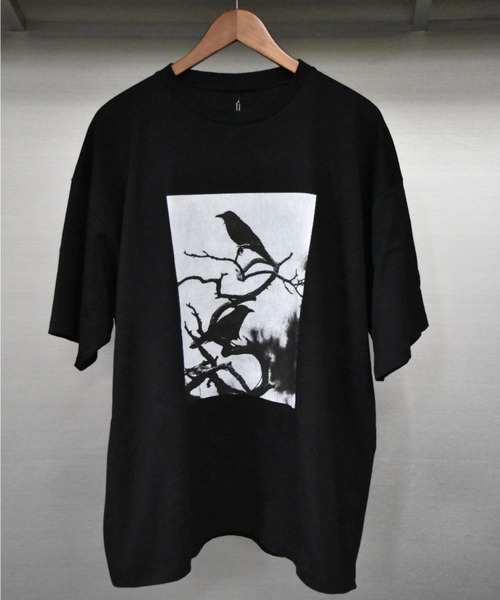 Modern Amusement(モダンアミューズメント)の「ModernAmusement-Platino-/モダンアミューズメント-プラティノ-/ルーズシルエットTシャツ(CROW)(Tシャツ/カットソー・メンズ・ブラック/ホワイト・48/50/52/46)」の6枚目の写真