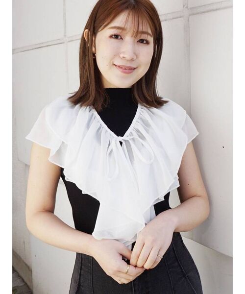 MERCURYDUO(マーキュリーデュオ)の「2WAY異素材ボリュームラッフルニット(ニット/セーター・レディース・オフホワイト/ブラック/ベビーピンク・FREE)」の1枚目の写真