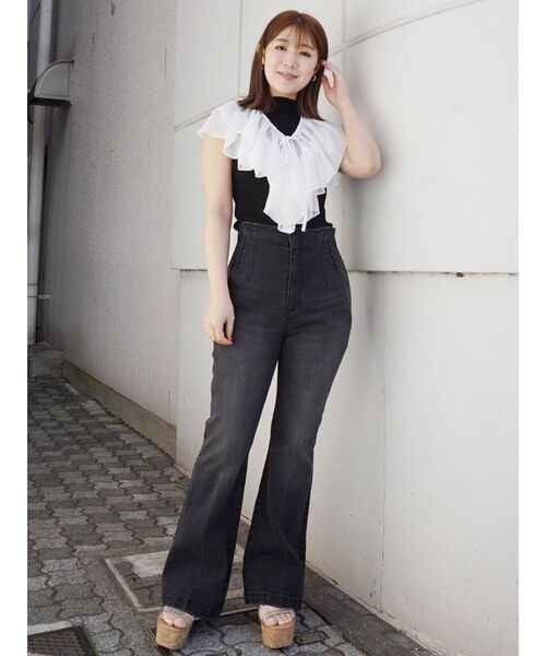 MERCURYDUO(マーキュリーデュオ)の「2WAY異素材ボリュームラッフルニット(ニット/セーター・レディース・オフホワイト/ブラック/ベビーピンク・FREE)」の4枚目の写真