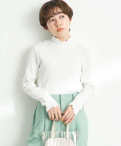 earth music&ecology（アースミュージックアンドエコロジー）の「リブメローハイネックプルオーバー*（その他トップス・レディース・ブラック/ライトカーキ/オフホワイト/グレイッシュベージュ・S/M）」の2枚目の写真