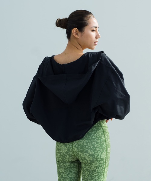 Hurley （ハーレー）の「W UTILITY DOLMAN FZ HOODIE  ハーレーレディースパーカー　水陸両用　ラッシュパーカー（パーカー・レディース・ブラック/カーキ・SMALL/MEDIUM）」の12枚目の写真