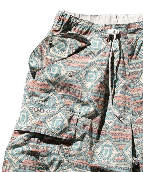 BEAMS PLUS(ビームスプラス)の「BEAMS PLUS / バティックプリント 6ポケット ビーチショーツ(その他パンツ・メンズ・オレンジ/サックスブルー・L/S/M/XL)」の13枚目の写真