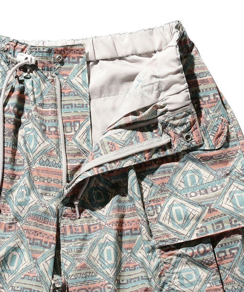BEAMS PLUS(ビームスプラス)の「BEAMS PLUS / バティックプリント 6ポケット ビーチショーツ(その他パンツ・メンズ・オレンジ/サックスブルー・L/S/M/XL)」の19枚目の写真