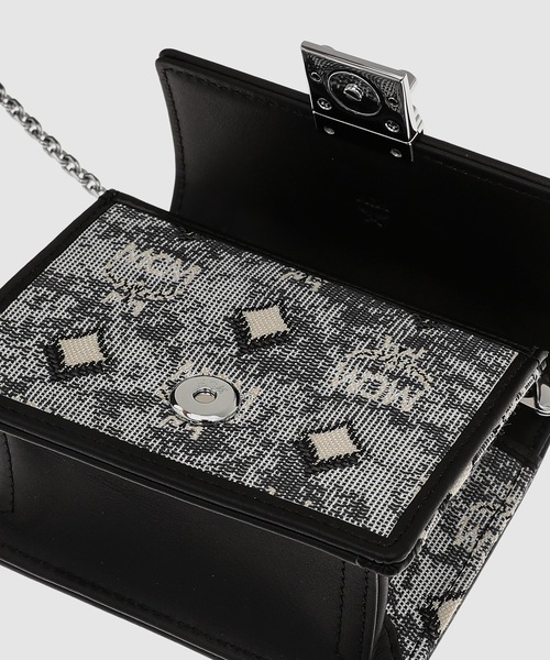 MCM（エムシーエム）の「【期間限定5/19まで】チェーン ウォレット - ヴィンテージ モノグラム ジャカード（ウォレットチェーン・レディース・グレー・mini）」の3枚目の写真