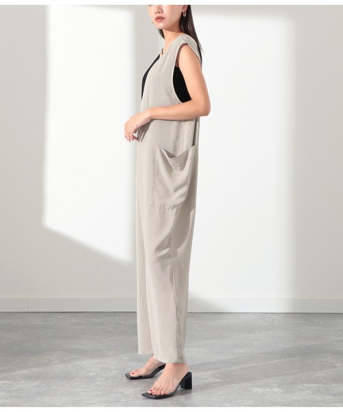 Settimissimo（セッティミッシモ）の「深Vネックオールインワン（つなぎ/オールインワン・レディース・ブラック/グレイッシュベージュ・M）」の3枚目の写真