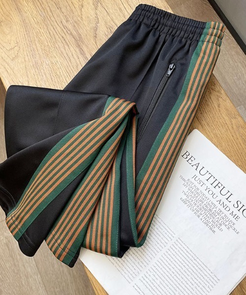 .KOM（ドットコム）の「A'GEM/9 × .kom『ARULE/アルール』ワイドシルエット サイドライン ポケット パンツ（その他パンツ・メンズ・アイボリー/ブラック×ホワイト/ブラック×ゴールド/グリーン/パープル・L/M）」の3枚目の写真