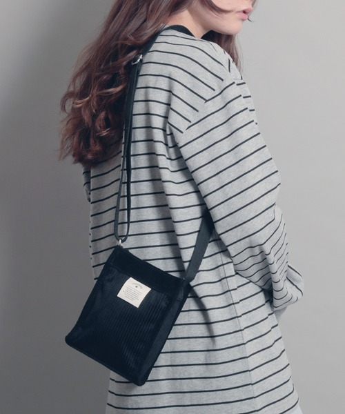 CONVERSE（コンバース）の「【CONVERSE/コンバース】CORDUROY MINI SHOULDER BAG　コーデュロイミニショルダーバッグ（ショルダーバッグ・レディース・ブラック/オフホワイト/ライトブラウン・FREE）」の16枚目の写真