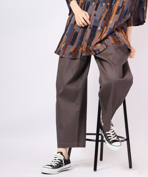 Revo.（レボ）の「Revo. 縦スラブストレッチツイル２タックワイドテーパードパンツ（チノパンツ・メンズ・ブラック/ダークグレー/カーキ/アイボリー・1/2）」の4枚目の写真