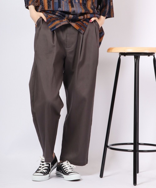 Revo.（レボ）の「Revo. 縦スラブストレッチツイル２タックワイドテーパードパンツ（チノパンツ・メンズ・ブラック/ダークグレー/カーキ/アイボリー・1/2）」の6枚目の写真