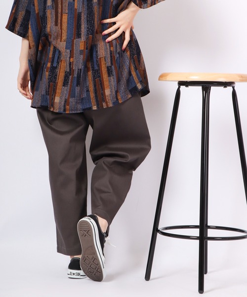 Revo.（レボ）の「Revo. 縦スラブストレッチツイル２タックワイドテーパードパンツ（チノパンツ・メンズ・ブラック/ダークグレー/カーキ/アイボリー・1/2）」の8枚目の写真