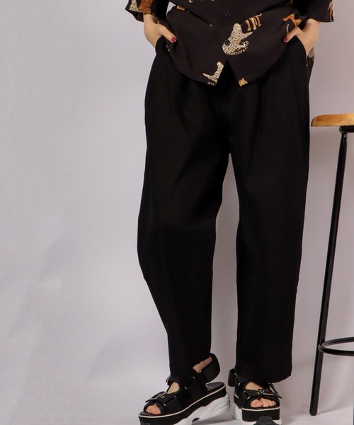 Revo.（レボ）の「Revo. 縦スラブストレッチツイル２タックワイドテーパードパンツ（チノパンツ・メンズ・ブラック/ダークグレー/カーキ/アイボリー・1/2）」の20枚目の写真