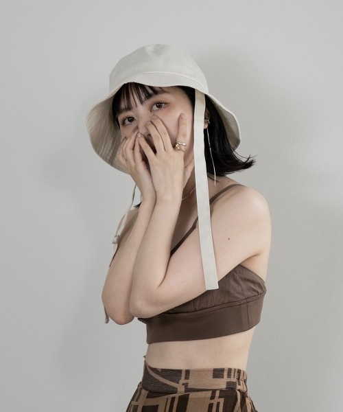 lawgy（ラウジー）の「buckle design hat（ハット・レディース・ブラック/ベージュ/アイボリー・FREE）」の2枚目の写真