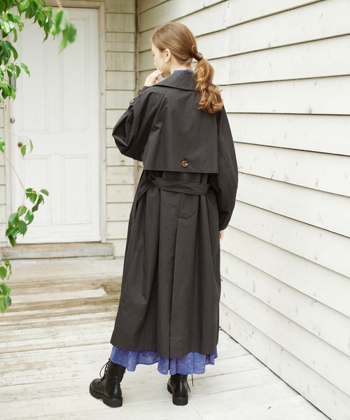 INED CLARO(イネドクラロ)の「オーバーサイズトレンチコート(トレンチコート・レディース・ブラック/キャメル・フリー)」の10枚目の写真