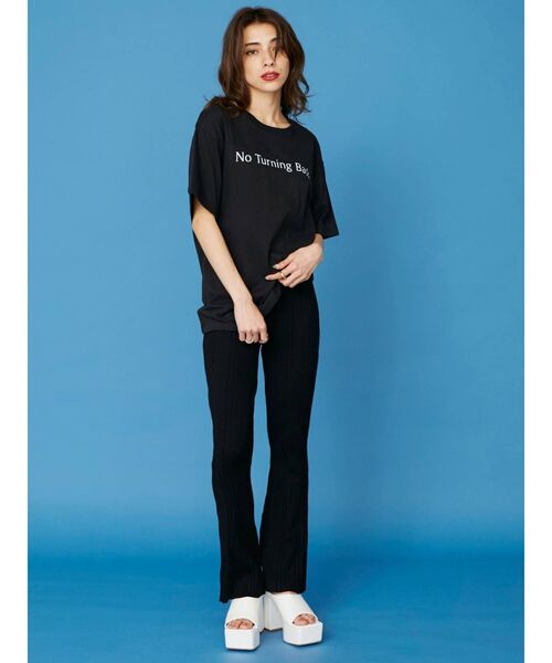 EVRIS(エヴリス)の「スクエアトゥチャンキーヒールサンダル(サンダル・レディース・ブラック/マスタード/ホワイト・SMALL/MEDIUM/LARGE)」の9枚目の写真