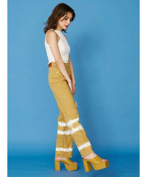 EVRIS(エヴリス)の「スクエアトゥチャンキーヒールサンダル(サンダル・レディース・ブラック/マスタード/ホワイト・SMALL/MEDIUM/LARGE)」の13枚目の写真