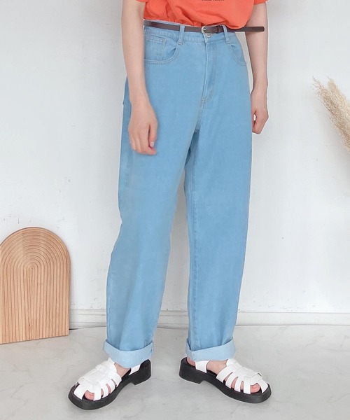 AS KNOW AS plus（アズノゥアズプラス）の「●ベルト付ゆるるカーブパンツ（デニムパンツ・レディース・キナリ/ブラック/ブラウン/グリーン/サックスブルー/レッド・FREE）」の5枚目の写真