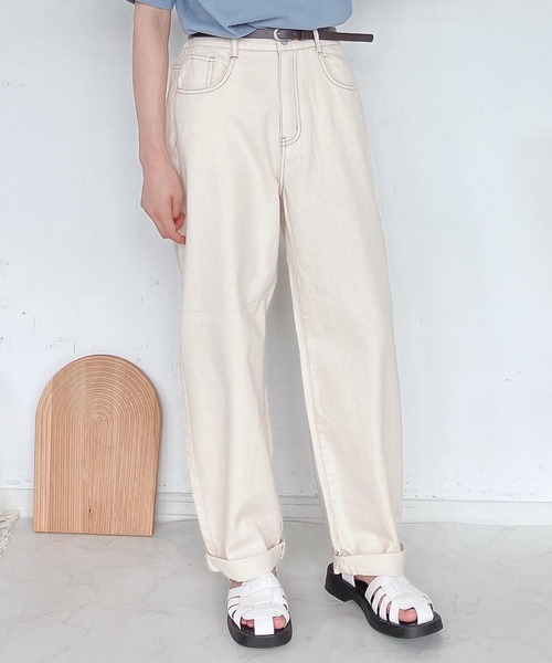 AS KNOW AS plus（アズノゥアズプラス）の「●ベルト付ゆるるカーブパンツ（デニムパンツ・レディース・キナリ/ブラック/ブラウン/グリーン/サックスブルー/レッド・FREE）」の17枚目の写真