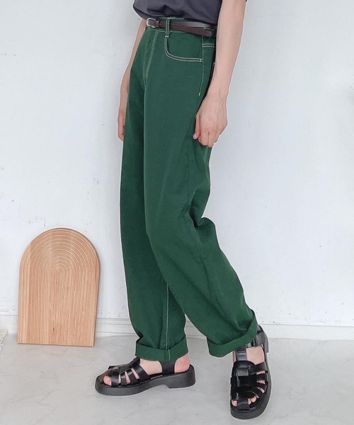 AS KNOW AS plus（アズノゥアズプラス）の「●ベルト付ゆるるカーブパンツ（デニムパンツ・レディース・キナリ/ブラック/ブラウン/グリーン/サックスブルー/レッド・FREE）」の15枚目の写真