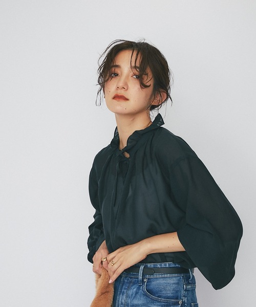 RIVE DROITE（リヴドロワ）の「繊細さと甘さのバランスが◎/ソフトボイルフリルカラーブラウス（シャツ/ブラウス・レディース・オフホワイト/ブラック・FREE）」の11枚目の写真