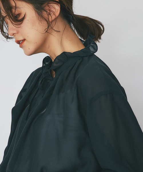 RIVE DROITE（リヴドロワ）の「繊細さと甘さのバランスが◎/ソフトボイルフリルカラーブラウス（シャツ/ブラウス・レディース・オフホワイト/ブラック・FREE）」の12枚目の写真
