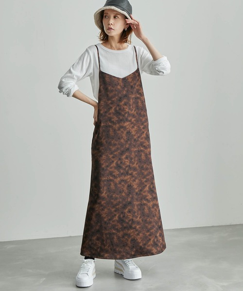 ROPE' PICNIC(ロペピクニック)の「【WEB限定】タイダイ風プリント&無地バックレースアップキャミワンピース(ワンピース・レディース・ブラック/ダークブラウン・38)」の2枚目の写真