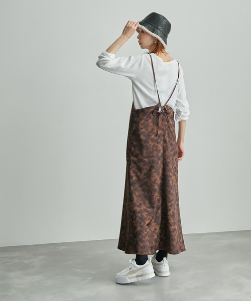 ROPE' PICNIC(ロペピクニック)の「【WEB限定】タイダイ風プリント&無地バックレースアップキャミワンピース(ワンピース・レディース・ブラック/ダークブラウン・38)」の16枚目の写真