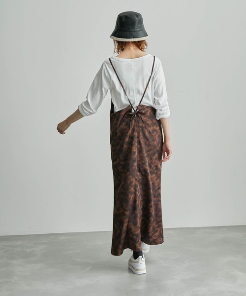 ROPE' PICNIC(ロペピクニック)の「【WEB限定】タイダイ風プリント&無地バックレースアップキャミワンピース(ワンピース・レディース・ブラック/ダークブラウン・38)」の21枚目の写真