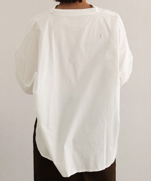 ElegChic（エレグシック）の「プレーンスリーブルーズシャツ（シャツ/ブラウス・レディース・オフホワイト/ライトグレー/ブラック/グレイッシュブルー・M/4L/XL）」の17枚目の写真