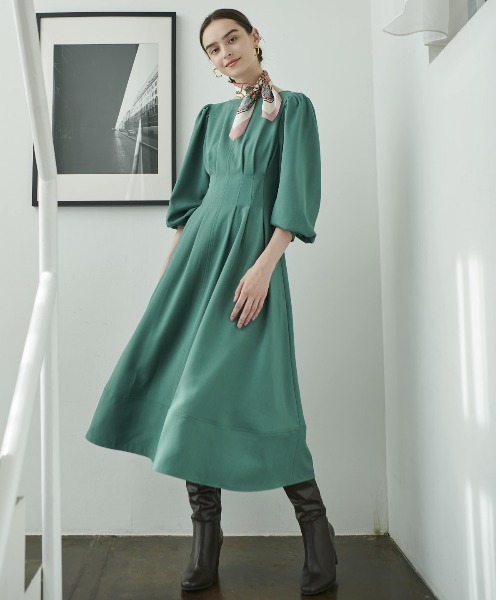 AND COUTURE（アンドクチュール）の「ウエストタック長袖ワンピース  