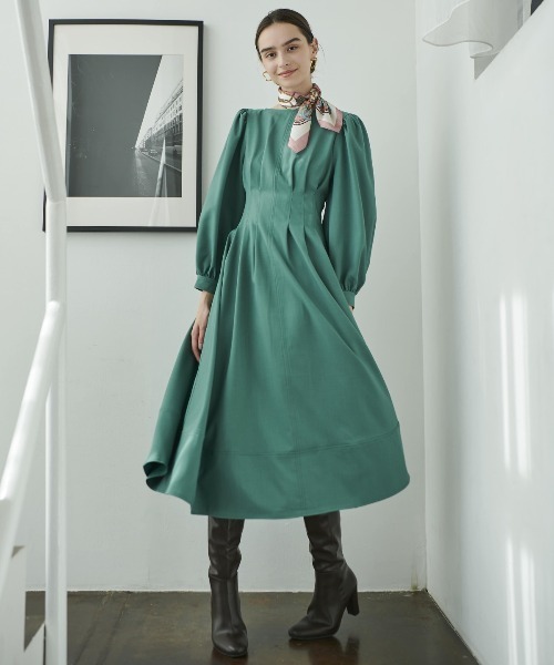 AND COUTURE（アンドクチュール）の「ウエストタック長袖ワンピース