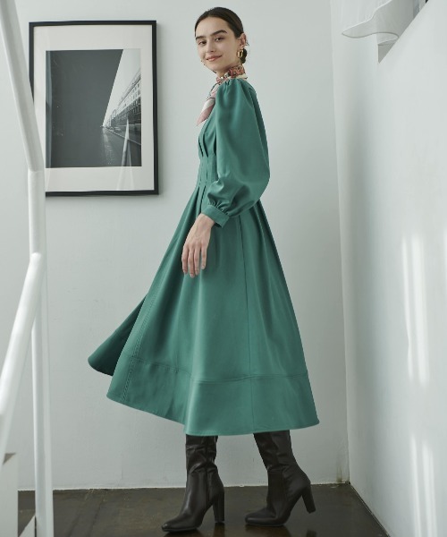 AND COUTURE（アンドクチュール）の「ウエストタック長袖ワンピース