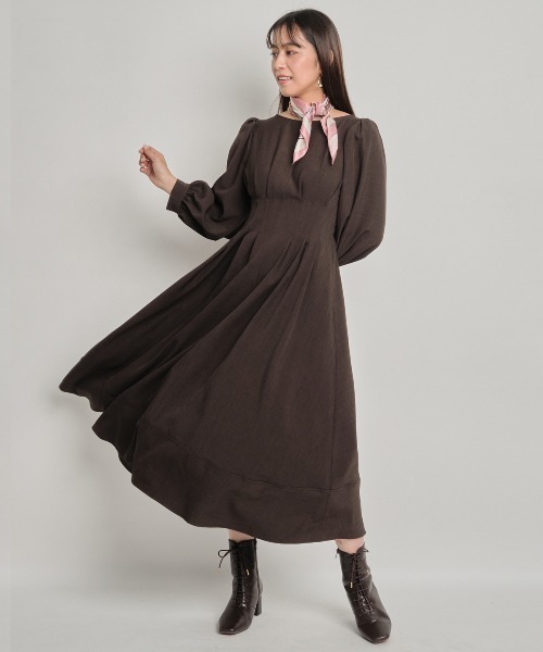 AND COUTURE（アンドクチュール）の「ウエストタック長袖ワンピース