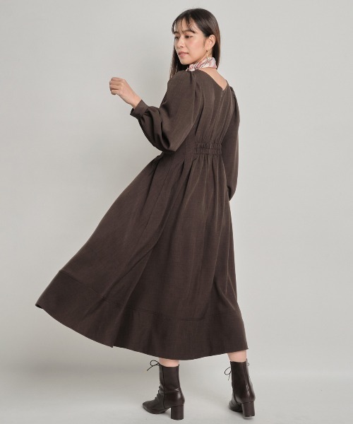 AND COUTURE（アンドクチュール）の「ウエストタック長袖ワンピース