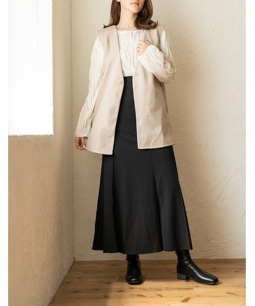 chocomee（チョコミー）の「v neck vest gilet/Vネックベストジレ（ベスト・レディース・ベージュ/ブラック・FREE）」の2枚目の写真
