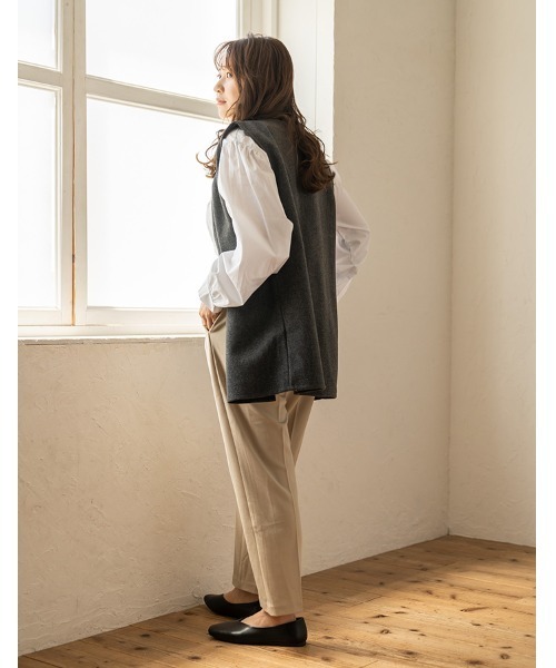 chocomee（チョコミー）の「v neck vest gilet/Vネックベストジレ（ベスト・レディース・ベージュ/ブラック・FREE）」の13枚目の写真