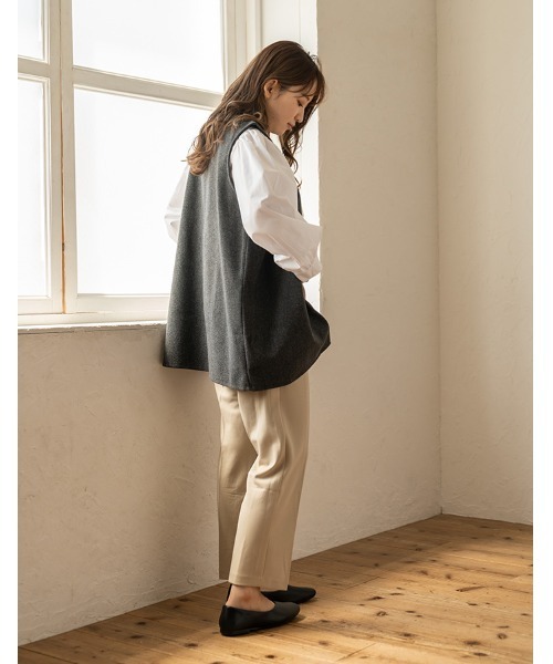 chocomee（チョコミー）の「v neck vest gilet/Vネックベストジレ（ベスト・レディース・ベージュ/ブラック・FREE）」の15枚目の写真