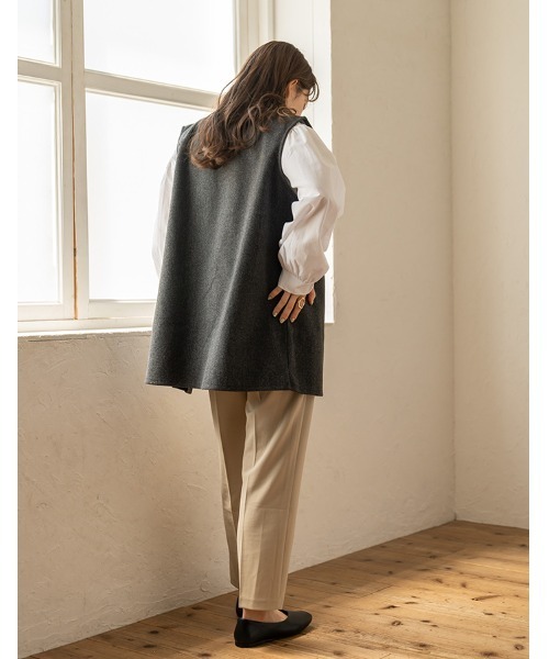 chocomee（チョコミー）の「v neck vest gilet/Vネックベストジレ（ベスト・レディース・ベージュ/ブラック・FREE）」の4枚目の写真