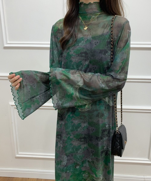 ECLIN（エクラン）の「インナーキャミ付きシアーメロウシースルーハイネックロングワンピース（ワンピース・レディース・グリーン/ブラック/ブラウン・M/L）」の17枚目の写真