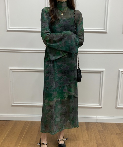 ECLIN（エクラン）の「インナーキャミ付きシアーメロウシースルーハイネックロングワンピース（ワンピース・レディース・グリーン/ブラック/ブラウン・M/L）」の12枚目の写真