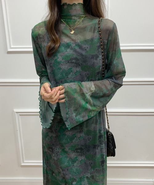 ECLIN（エクラン）の「インナーキャミ付きシアーメロウシースルーハイネックロングワンピース（ワンピース・レディース・グリーン/ブラック/ブラウン・M/L）」の6枚目の写真