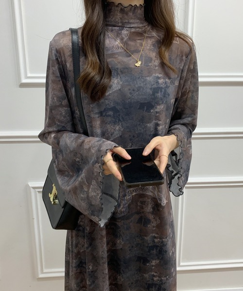 ECLIN（エクラン）の「インナーキャミ付きシアーメロウシースルーハイネックロングワンピース（ワンピース・レディース・グリーン/ブラック/ブラウン・M/L）」の7枚目の写真