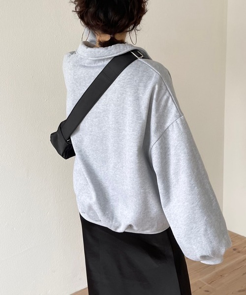 wee9s（ウィークス）の「over size volume sleeve sweat / オーバーサイズボリュームスリーブスウェット（スウェット・レディース・ブラック/グレー/スカイブルー/ネイビー/レッド・FREE）」の9枚目の写真