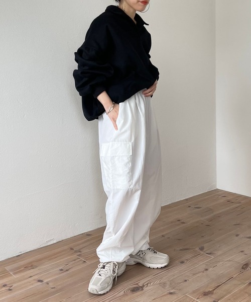 wee9s（ウィークス）の「over size volume sleeve sweat / オーバーサイズボリュームスリーブスウェット（スウェット・レディース・ブラック/グレー/スカイブルー/ネイビー/レッド・FREE）」の12枚目の写真