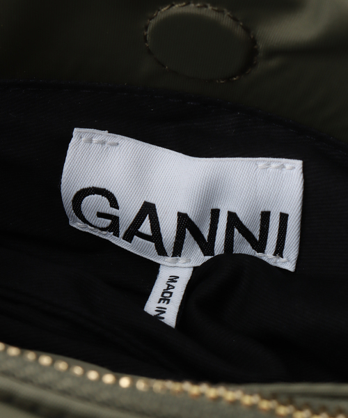 GANNI（ガニー）の「【GANNI / ガニー】Pillow Baguette：バッグ（ハンドバッグ・レディース・ブラック/ピンク/カーキ・FREE）」の16枚目の写真