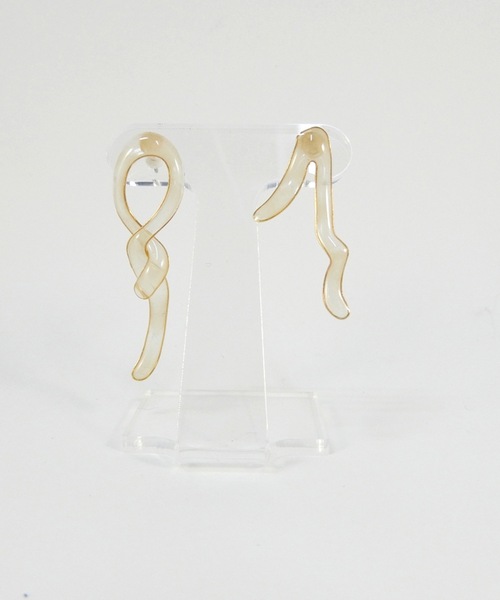 The Rule(ザルール)の「The Rule ザルール : RRR initial pierced earring : イニシャル ピアス(ピアス(両耳用)・レディース・クリア/ブラウン/ベージュ・FREE)」の5枚目の写真