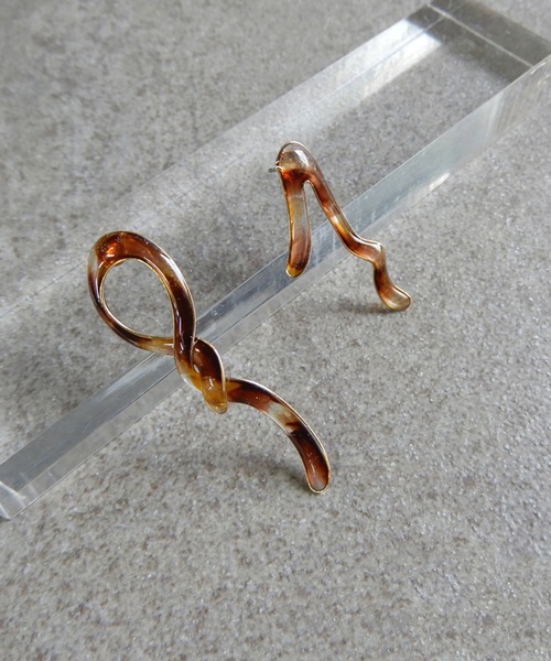 The Rule(ザルール)の「The Rule ザルール : RRR initial pierced earring : イニシャル ピアス(ピアス(両耳用)・レディース・クリア/ブラウン/ベージュ・FREE)」の8枚目の写真