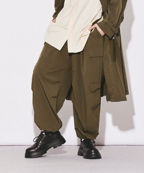 tk.TAKEO KIKUCHI(ティーケータケオキクチ)の「◆バギーカーゴパンツ(その他パンツ・メンズ・ブラック/ダークグリーン/オフホワイト・01/02/03)」の3枚目の写真